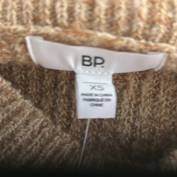 NWT xs oversized sweater will fit up to small - Picture 2 of 4